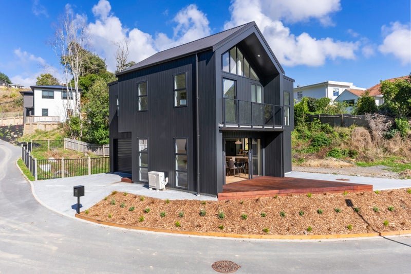 4 Te Ara Kohuhu, Tawa, Wellington - Carousel 1