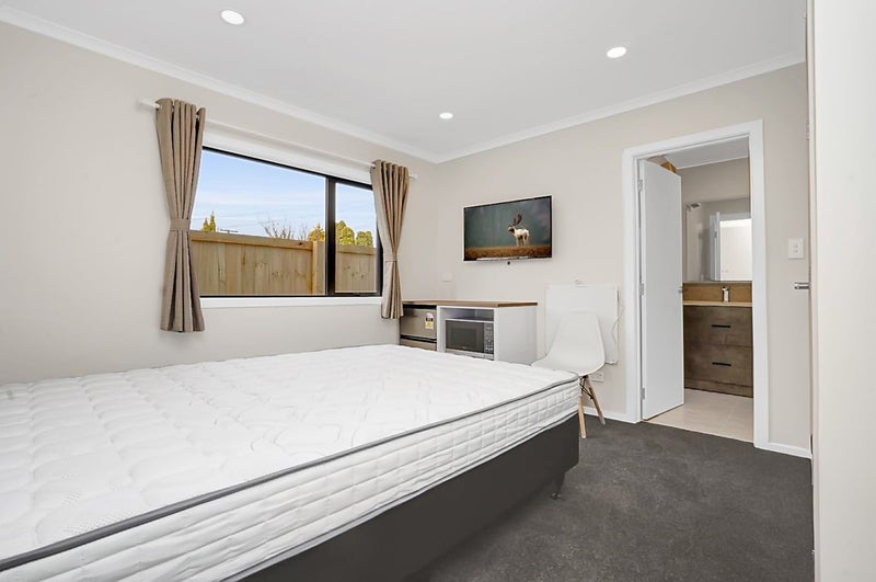 2/20 Yorkshire Road, Silverdale, Hamilton - Carousel 1