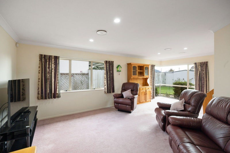 5 Reynolds Drive, Glenview, Hamilton - Carousel 2