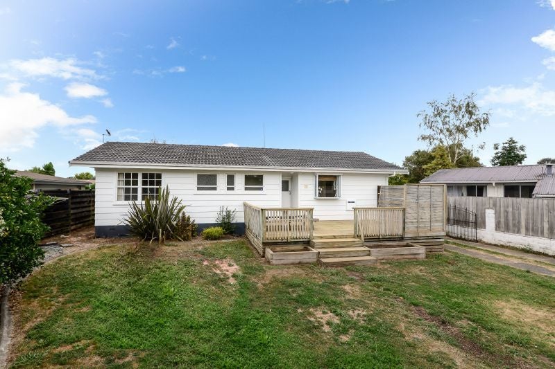 4 Ashurst Avenue, Pukete, Hamilton - Carousel 2