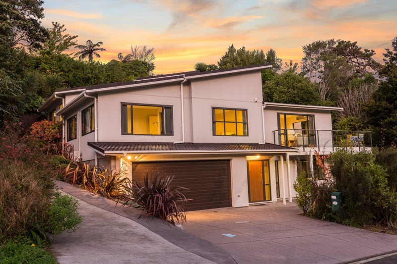 3 Atahu Grove, Tirohanga, Lower Hutt - Carousel 1