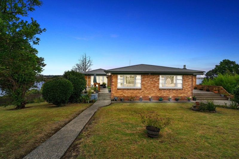 39 Estuary Road, Weymouth, Auckland - Carousel 1