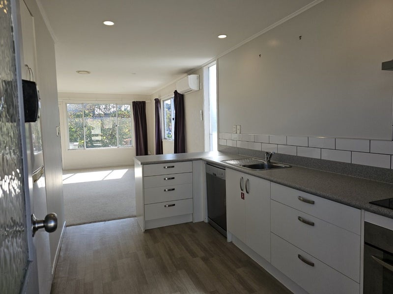 6/35 Mana Esplanade, Paremata, Porirua - Carousel 1