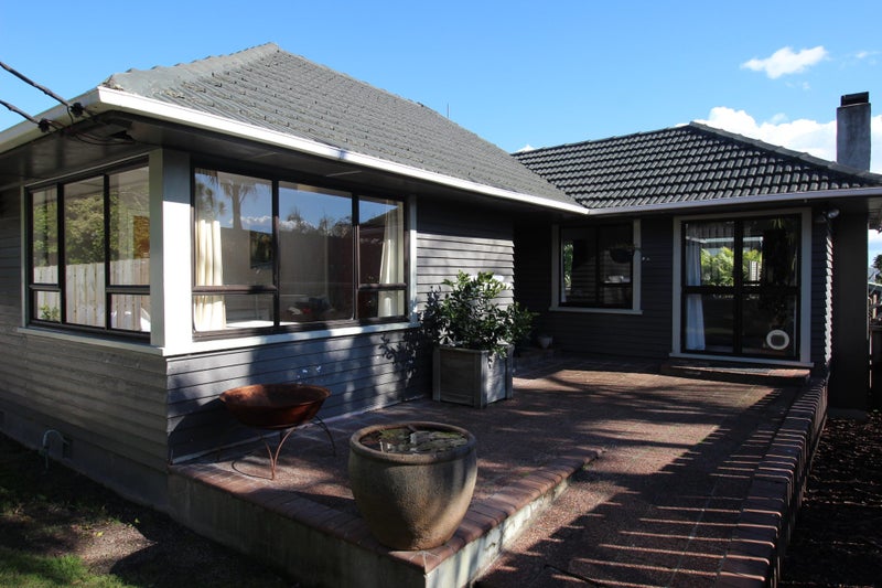 9A Hadfield Avenue, Waterview, Auckland - Carousel 1