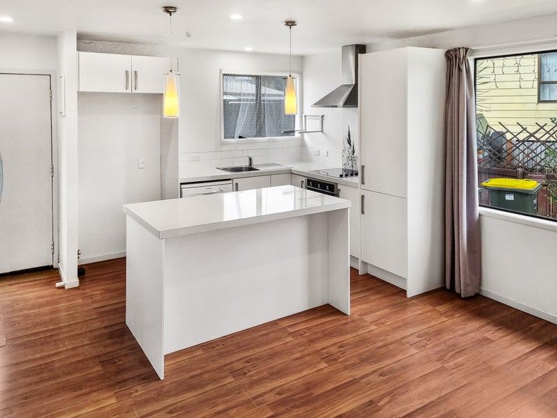 15 Arodella Crescent, Ranui, Auckland - Carousel 2