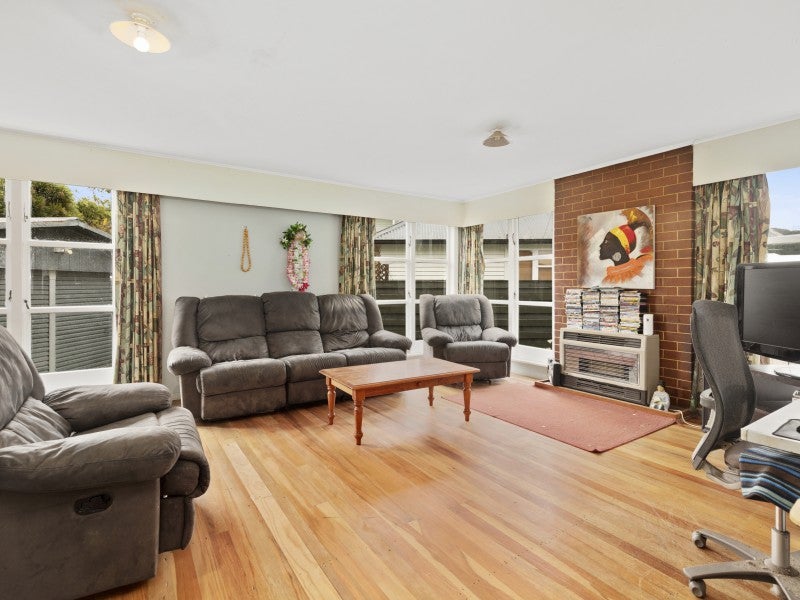 22 Weka Grove, Elderslea, Upper Hutt - Carousel 2