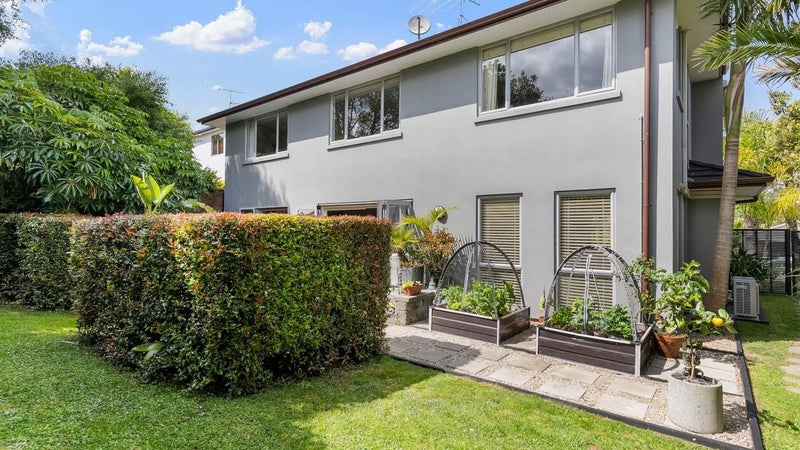 25 Newbury Place, Schnapper Rock, Auckland - Carousel 1