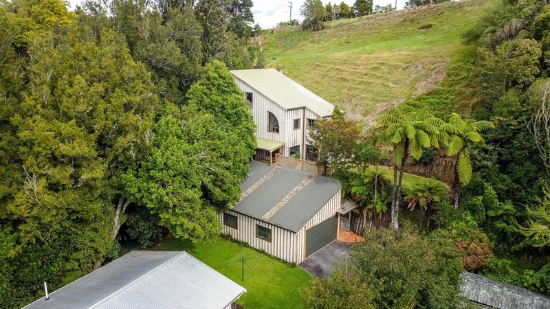 12C Marina Grove, Frankleigh Park, New Plymouth - Carousel 29