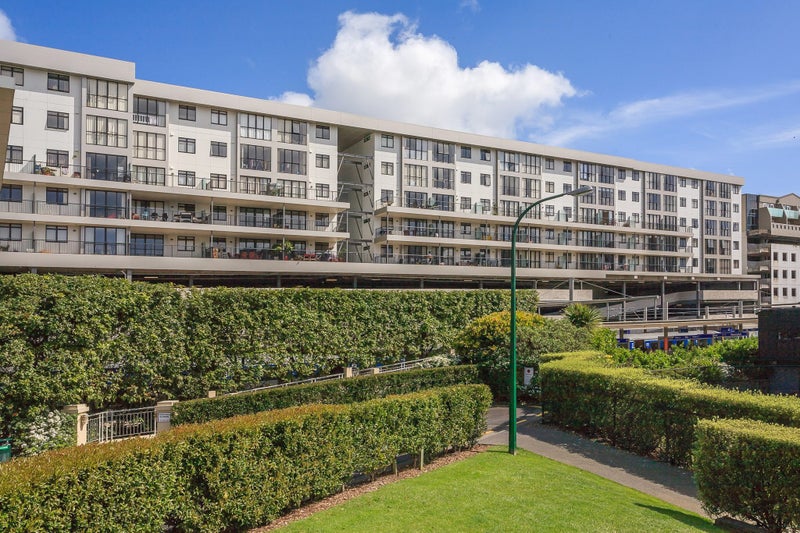 A505/176 Broadway, Newmarket, Auckland - Carousel 1