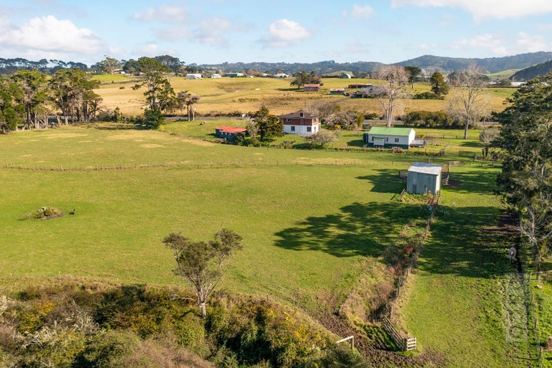 271 Waitakere Road, Henderson - Carousel 26