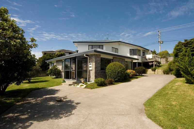 10 Carl Place, Unsworth Heights, Auckland - Carousel 1