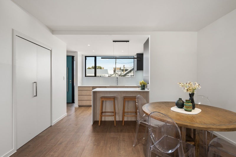 96A Apu Crescent, Lyall Bay, Wellington - Carousel 2