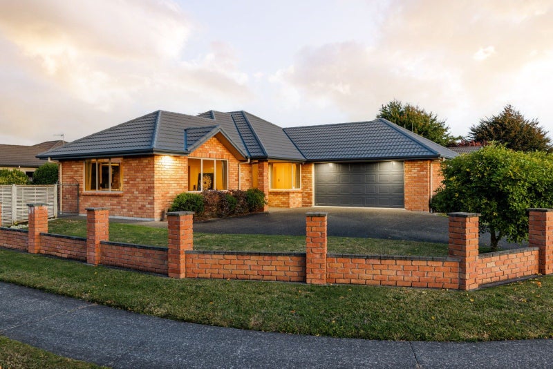 2 Miers Glade, Rototuna North, Hamilton - Carousel 1