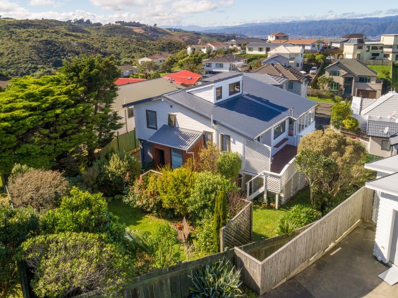 14 Sunhaven Drive, Newlands, Wellington - Carousel 2