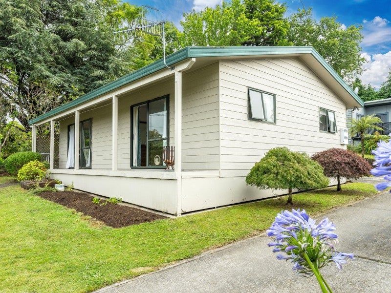 1/10 Sunset Street, Hilltop, Taupō - Carousel 1