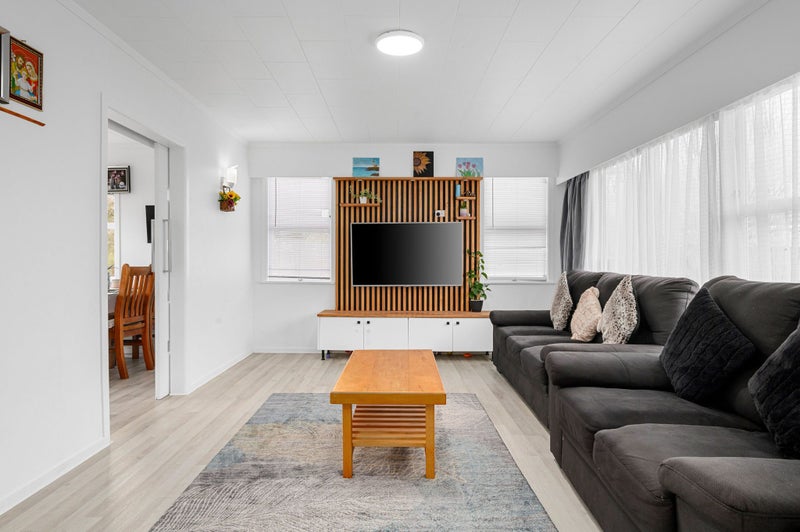 104 Collins Road, Melville, Hamilton - Carousel 2