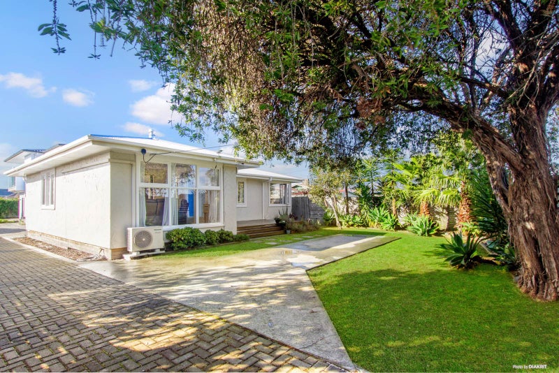 705 Te Atatu Road, Te Atatu Peninsula, Auckland - Carousel 1
