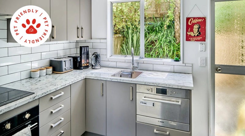 18A Cheltenham Terrace, Newlands, Wellington - Carousel 1