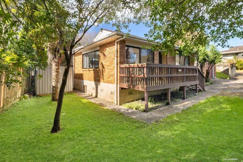 62A Flanshaw Road, Te Atatu South, Auckland - Carousel 1