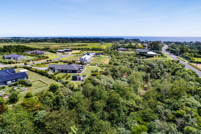 12 Pahakahaka Drive, Kaitake, New Plymouth - Carousel 2