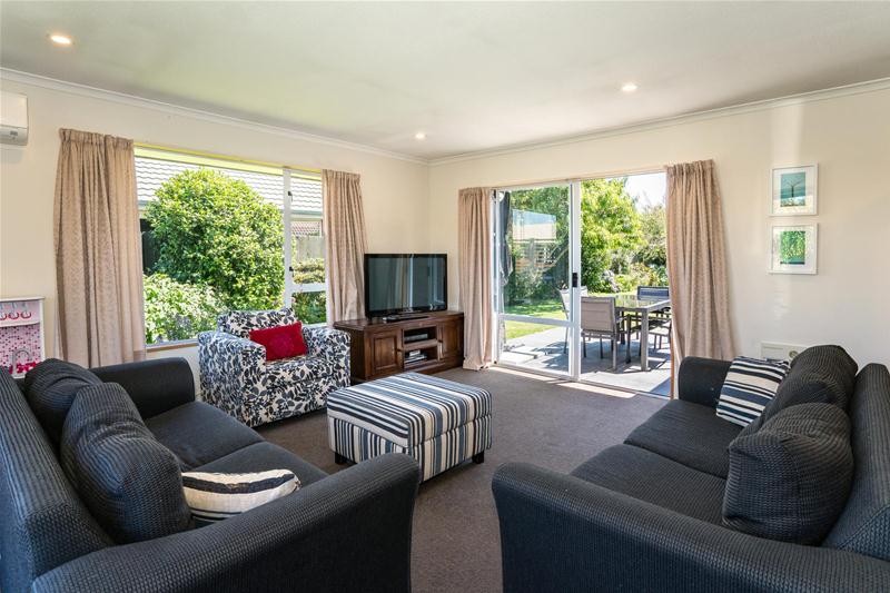 3 Thornwood Place, Redwood, Christchurch - Carousel 2
