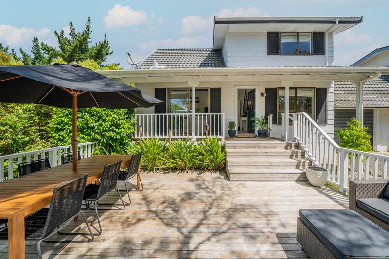 1/52 Saddleback Rise, Murrays Bay, Auckland - Carousel 1