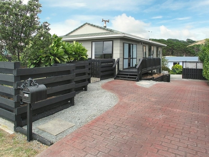 99 Pikarere Street, Titahi Bay, Porirua - Carousel 1