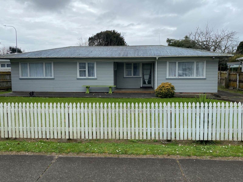 4 Blanes Road, Weymouth, Auckland - Carousel 1