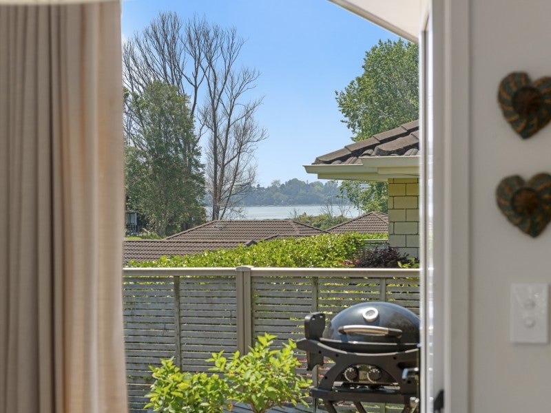 5 Darraghs Lane, Brookfield, Tauranga - Carousel 1