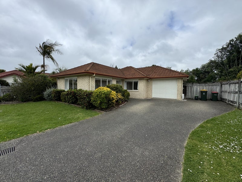 31 Trovare Place, Golflands, Auckland - Carousel 1