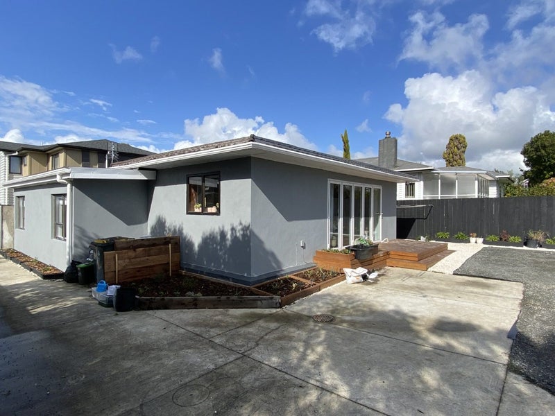 14 Evans Road, Weymouth, Auckland - Carousel 1