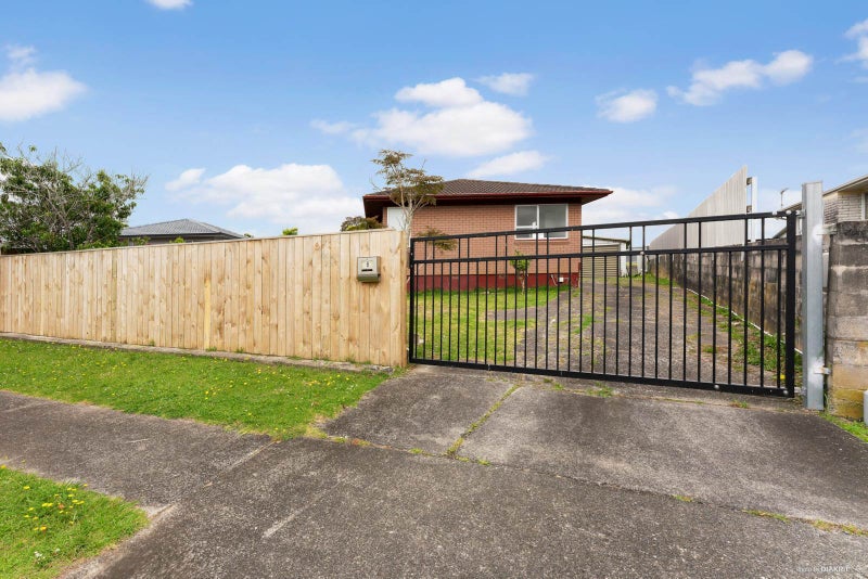 8 Vetori Place, Clover Park, Auckland - Carousel 1