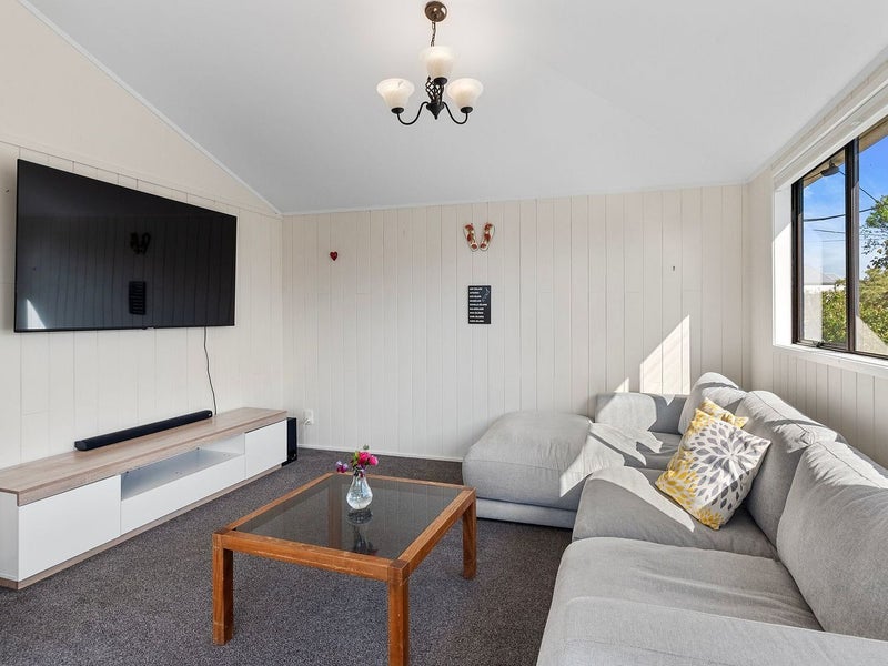 2/46 Eversleigh Road, Belmont, Auckland - Carousel 1