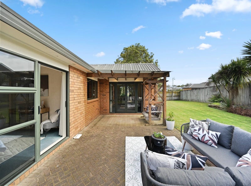 1 Diomede Glade, Flagstaff, Hamilton - Carousel 13