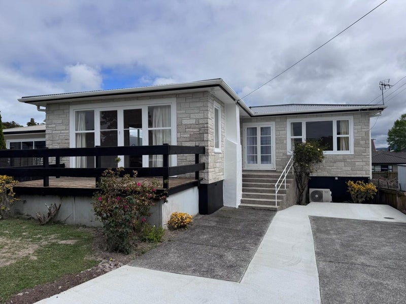20 Netherlands Avenue, Kelston, Auckland - Carousel 2