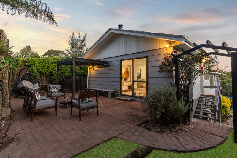 15 Jenanne Place, Totara Vale, Auckland - Carousel 1