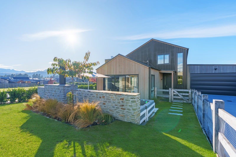 35 Mount Nicholas Avenue, Wānaka - Carousel 1