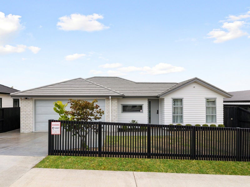 7 Maanihi Drive, Rototuna North, Hamilton - Carousel 1