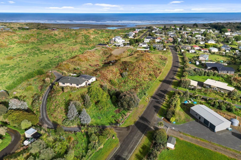 24 Strathnaver Glen, WAIKAWA BEACH, LEVIN - Carousel 2