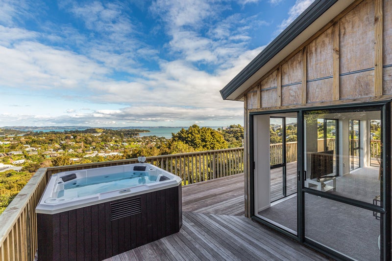 46 Pacific Parade, Surfdale, Waiheke Island - Carousel 1