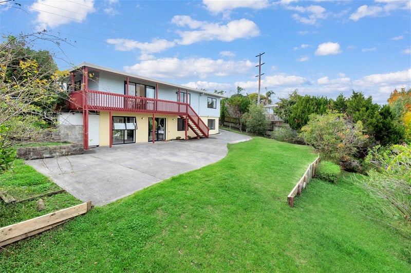 78 Totaravale Drive, Totara Vale, Auckland - Carousel 1