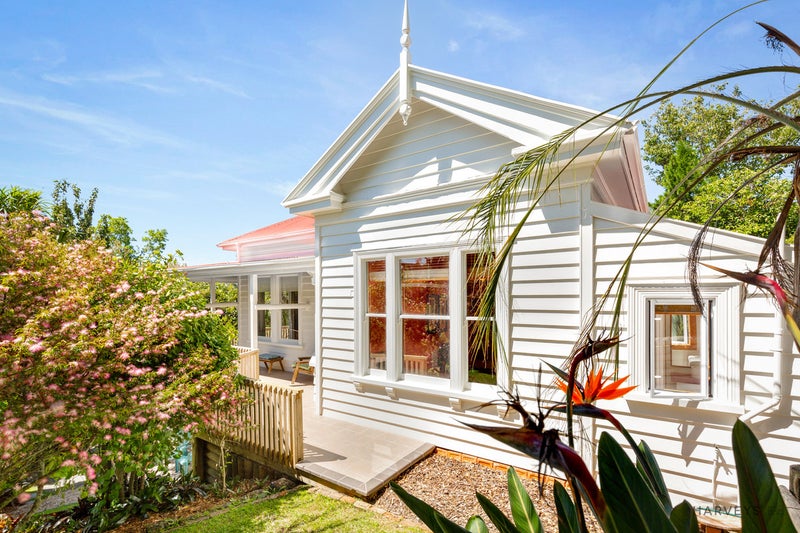 49 West Lynn Road, Titirangi, Auckland - Carousel 1