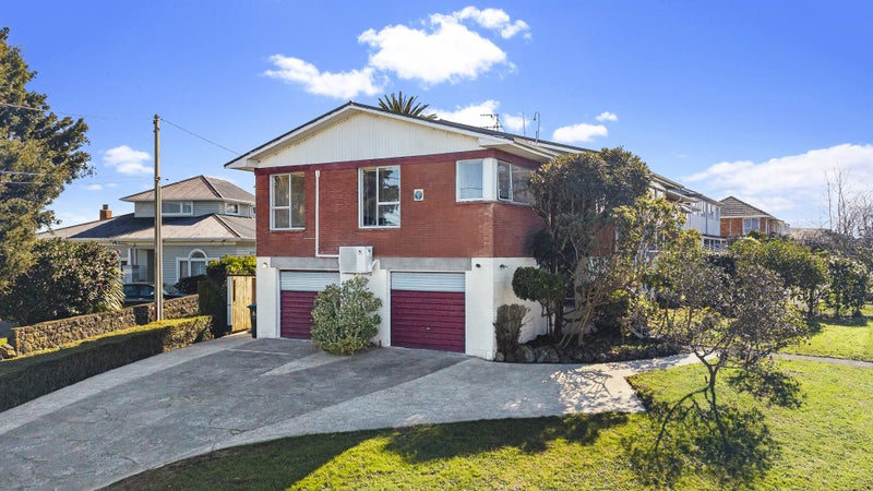 5/16 Warren Avenue, Three Kings, Auckland - Carousel 2