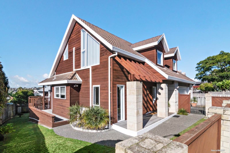 1/4 Glucina Avenue, West Harbour, Auckland - Carousel 2