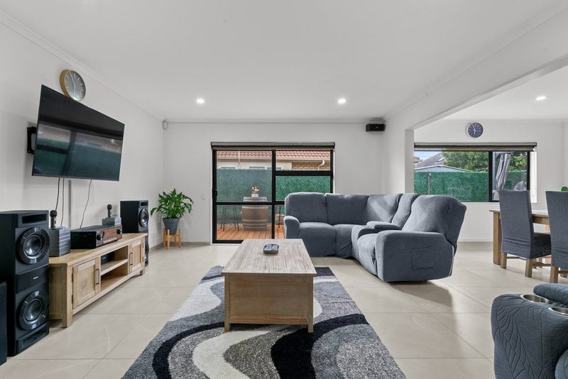 31 Montilla Place, Manurewa, Auckland - Carousel 2