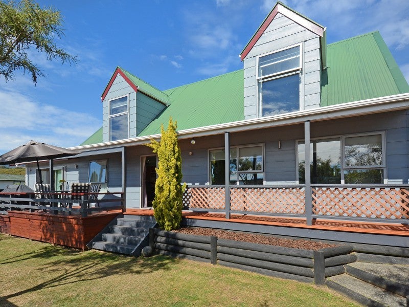 26 Seymour Grove, Kingsley Heights, Upper Hutt - Carousel 1