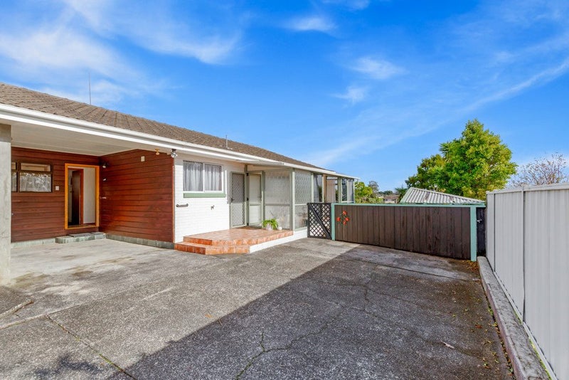 2/164 Halsey Drive, Mount Roskill, Auckland - Carousel 1