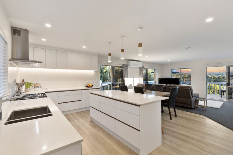 57B Rangeview Road, Sunnyvale, Auckland - Carousel 2