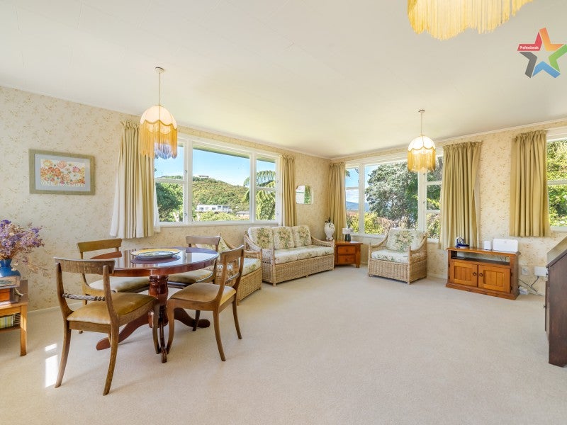 22 Cedar Street, Maungaraki, Lower Hutt - Carousel 2