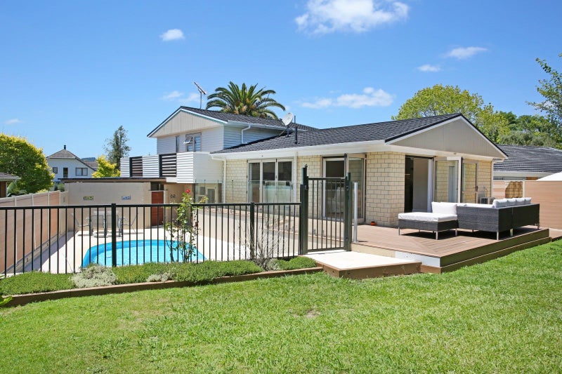 10 Coulthard Terrace, Opaheke, Papakura - Carousel 1